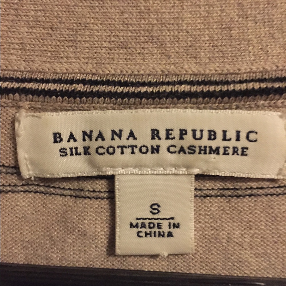 Banana Republic V-Neck sweater - Picture 6 of 6